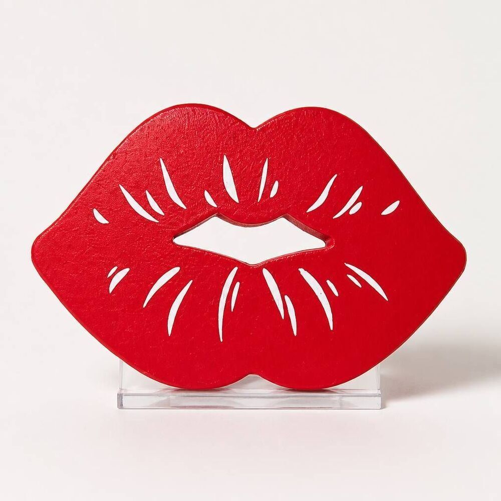 🔺️NWOT Red Double Sided Wooden Lips Tabletop Decor